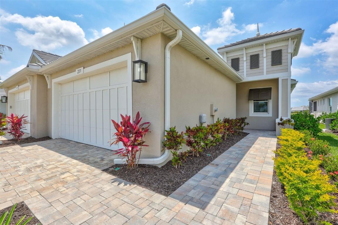 251 Okeeffe Cir., Bradenton, FL 34212