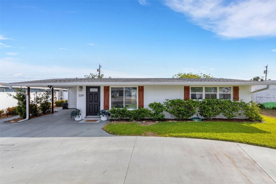3219 Florida Blvd., Bradenton, FL 34207