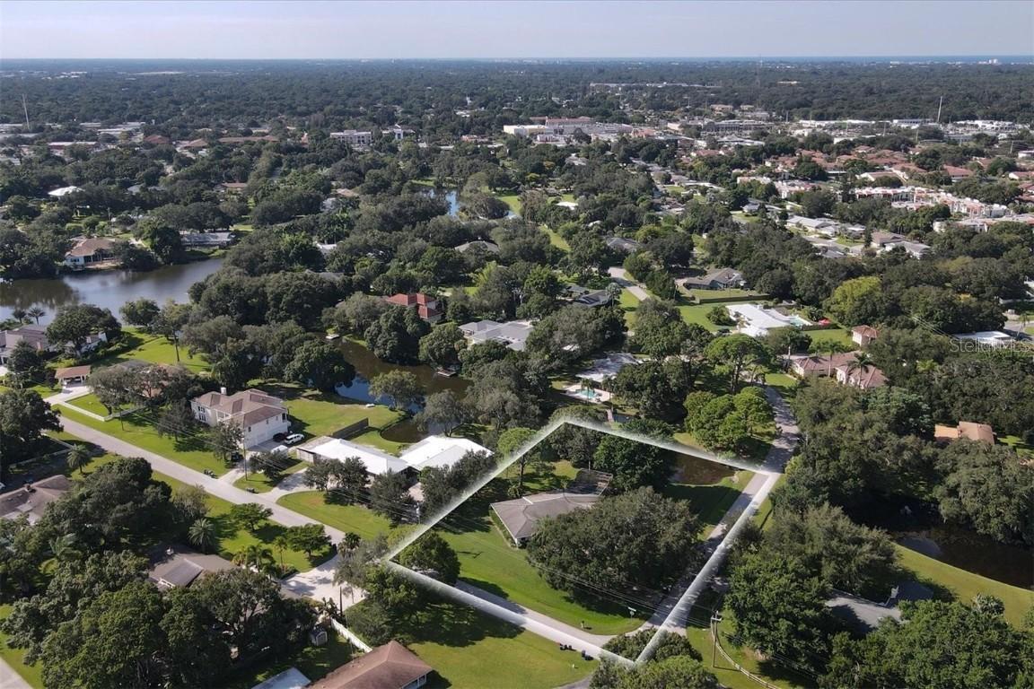 3010 E Forest Lake Dr., Sarasota, FL 34232