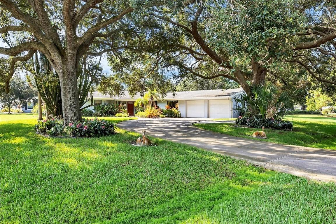3010 E Forest Lake Dr., Sarasota, FL 34232