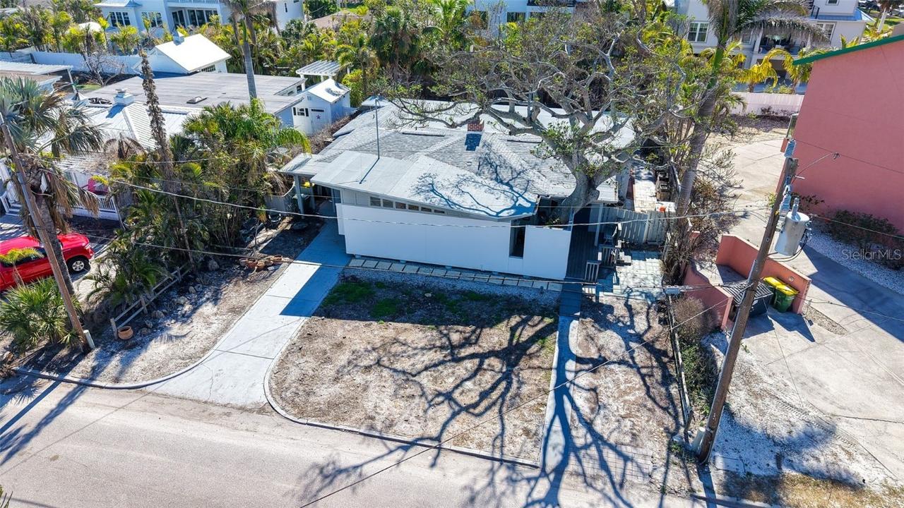 132 Harrison Dr., Sarasota, FL 34236
