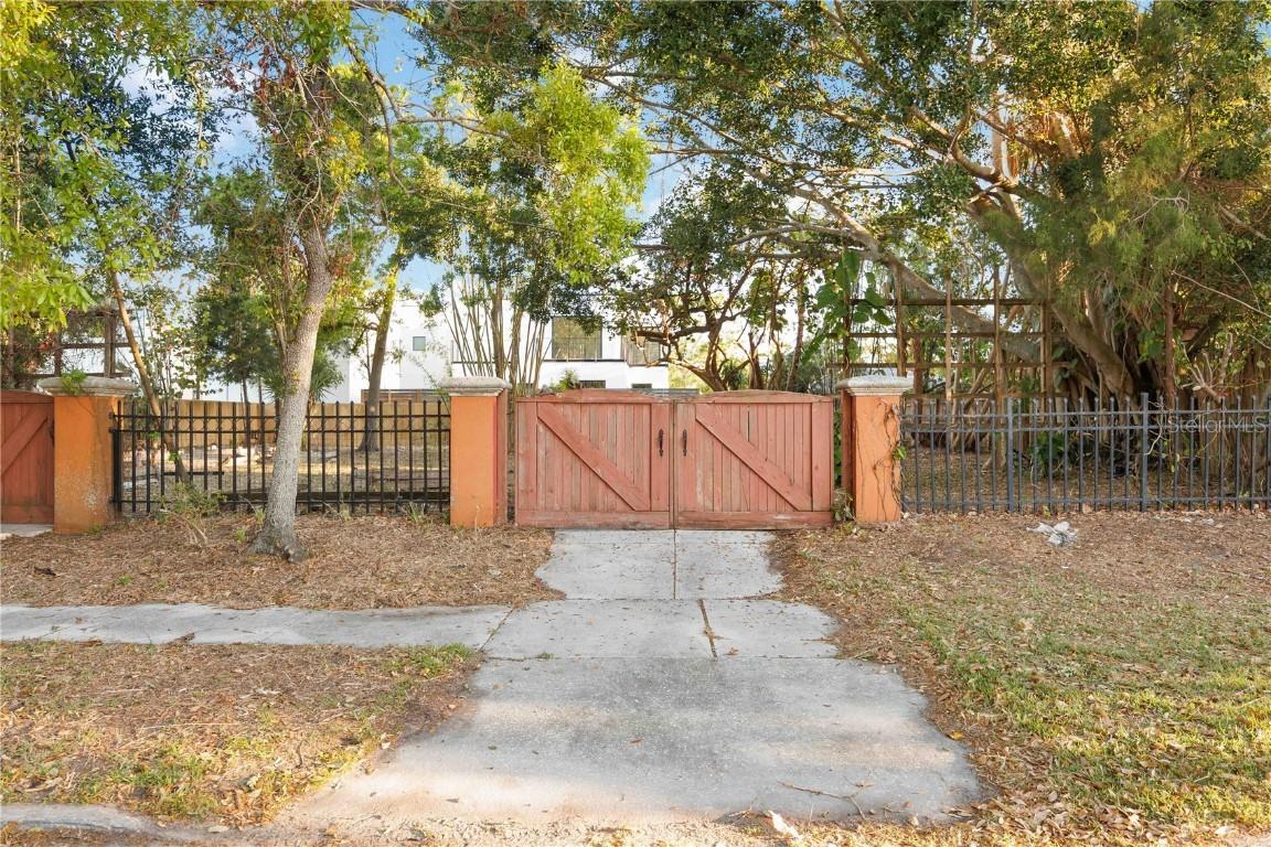 1721 8th St., Sarasota, FL 34236