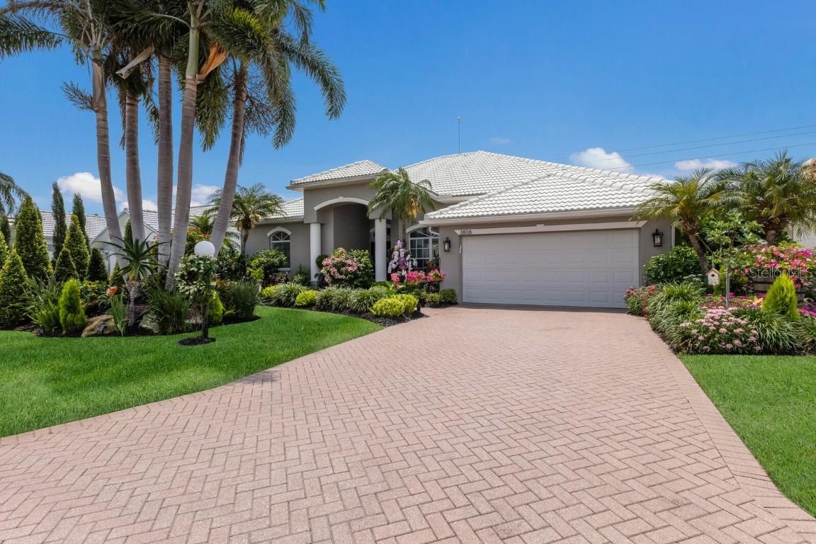 3806 72nd Ter., Sarasota, FL 34243