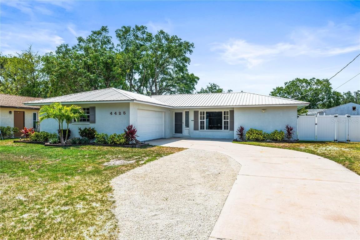 4425 Parnell Dr., Sarasota, FL 34232