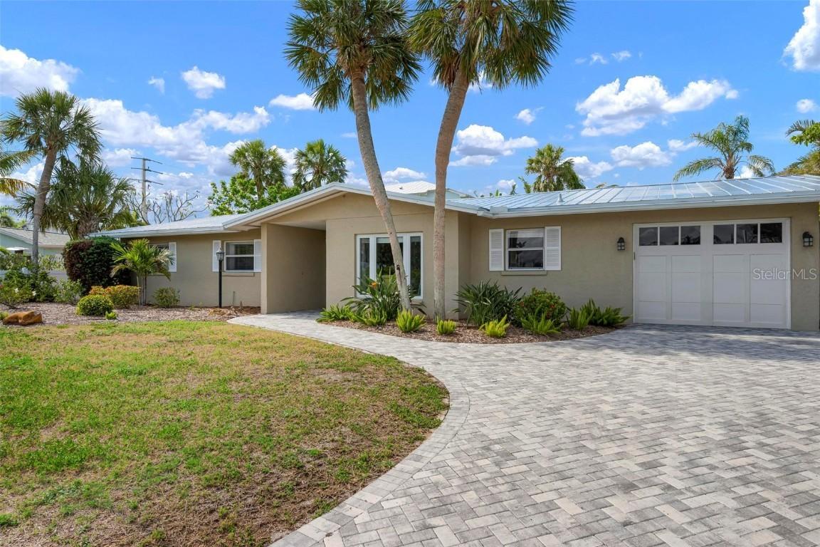 602 Baronet Ln., Holmes Beach, FL 34217