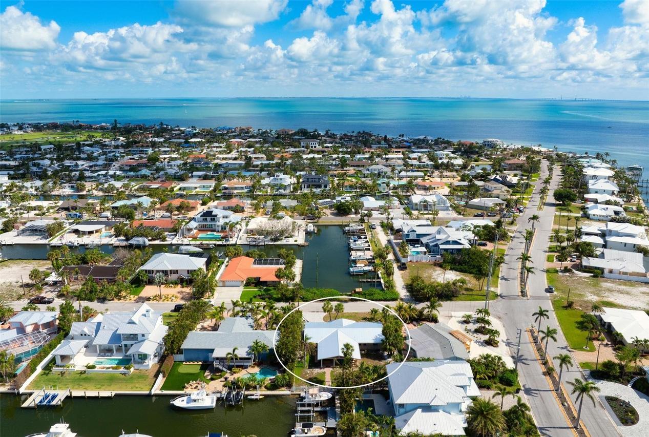 602 Baronet Ln., Holmes Beach, FL 34217