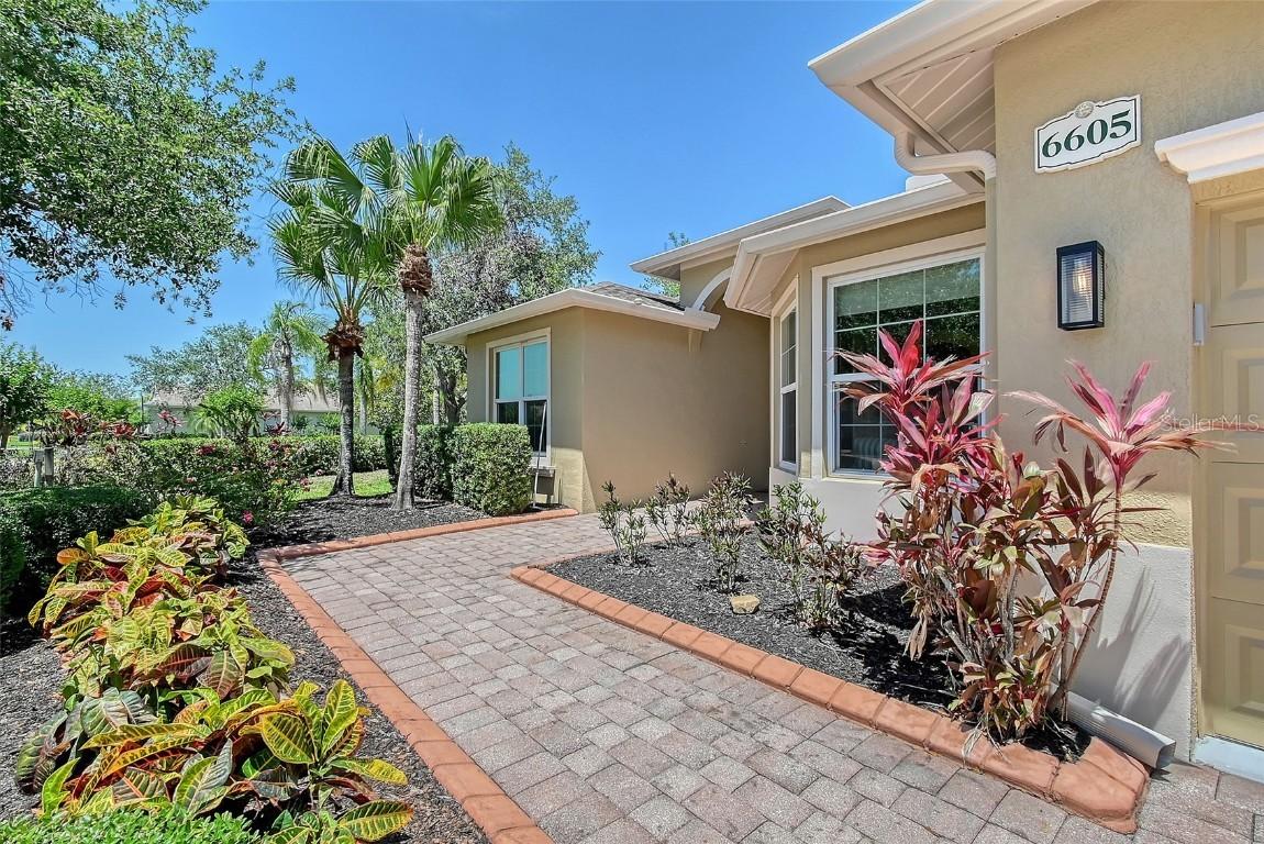 6605 E 38th Ln., Sarasota, FL 34243