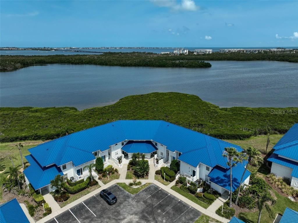 939 Sandpiper Cir., Bradenton, FL 34209