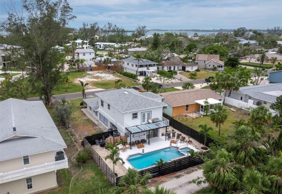 580 Russell St., Longboat Key, FL 34228