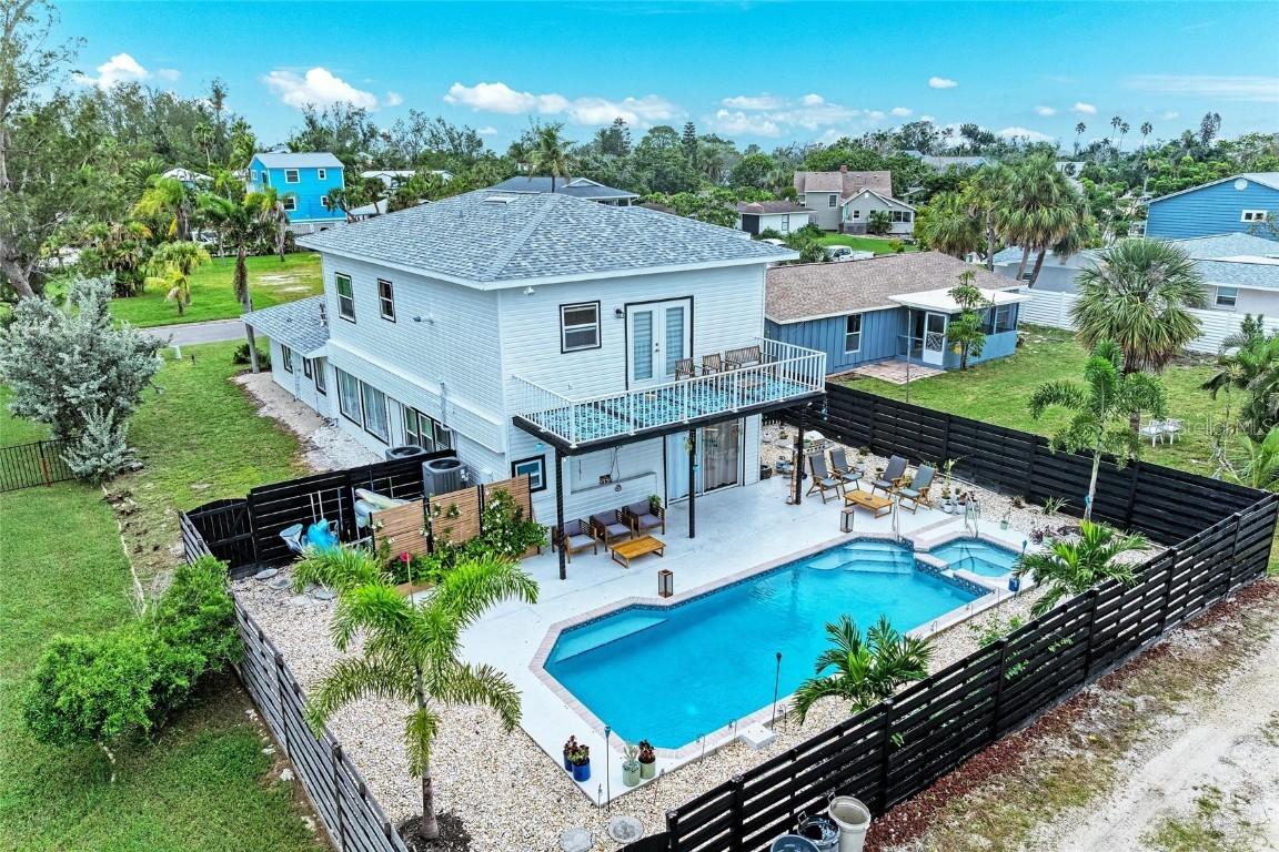 580 Russell St., Longboat Key, FL 34228
