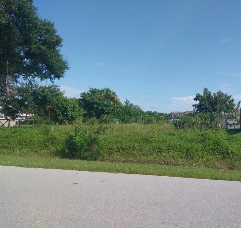 612 Dolphin Pkwy., Punta Gorda, FL 33950
