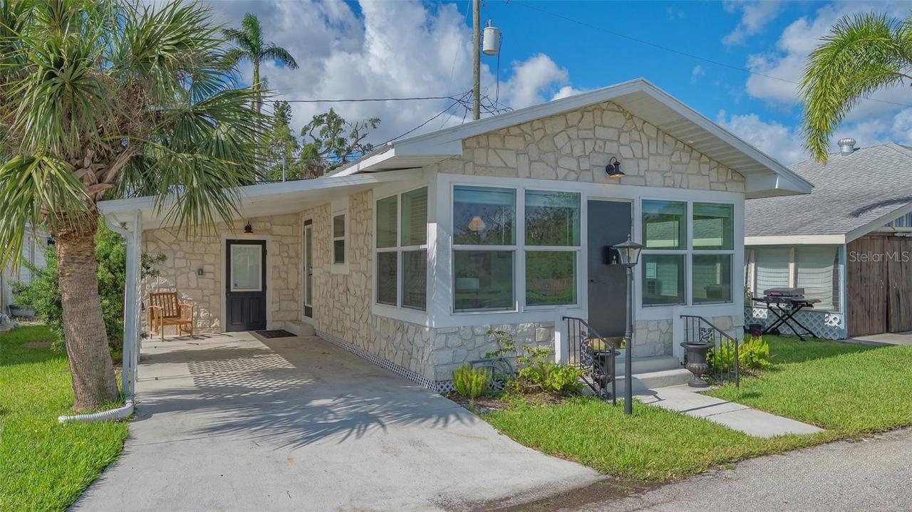 13 Oak St., Bradenton, FL 34208