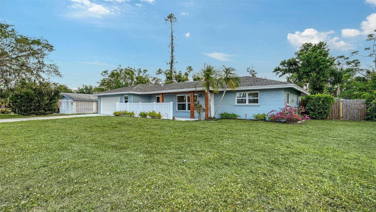2825 Pinecrest St., Sarasota, FL 34239