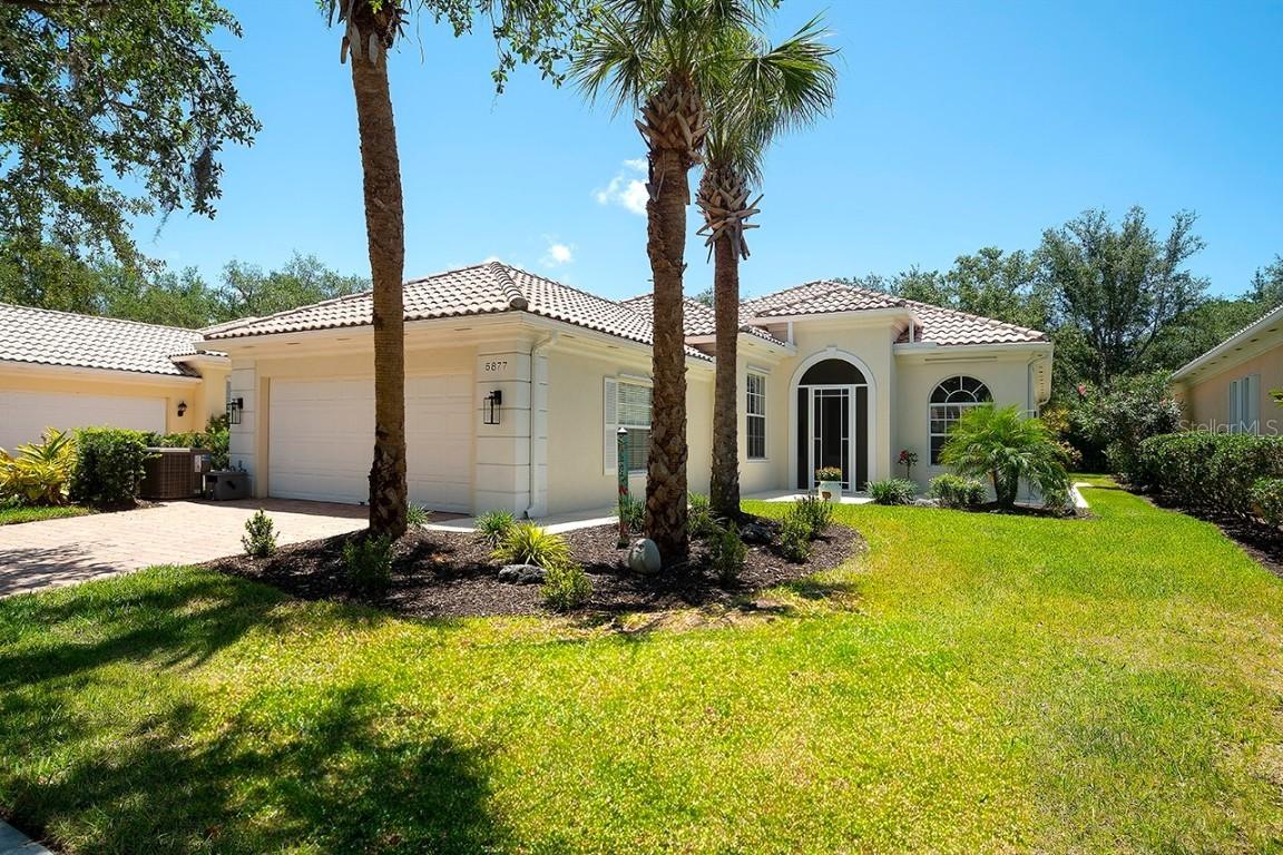 5877 Ferrara Dr., Sarasota, FL 34238
