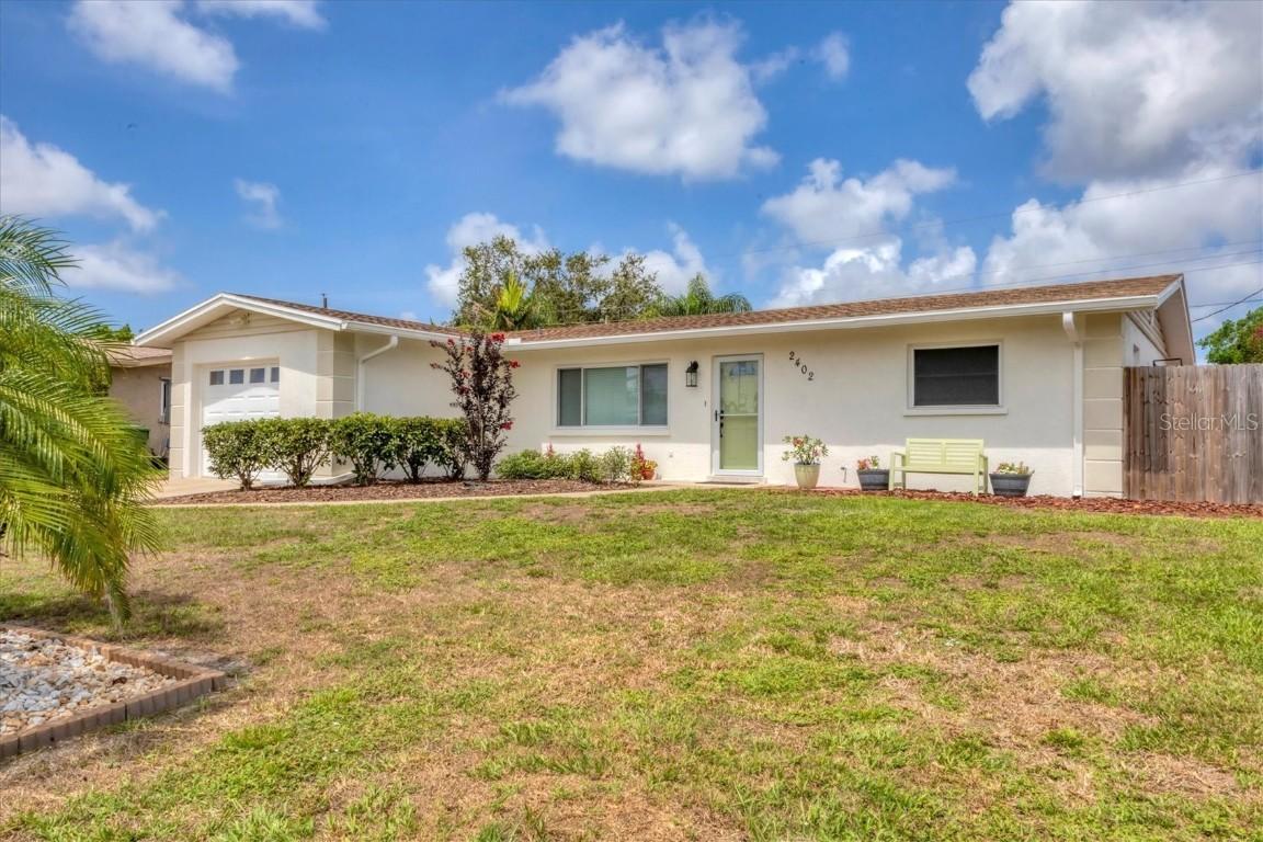 2402 33rd St., Bradenton, FL 34205