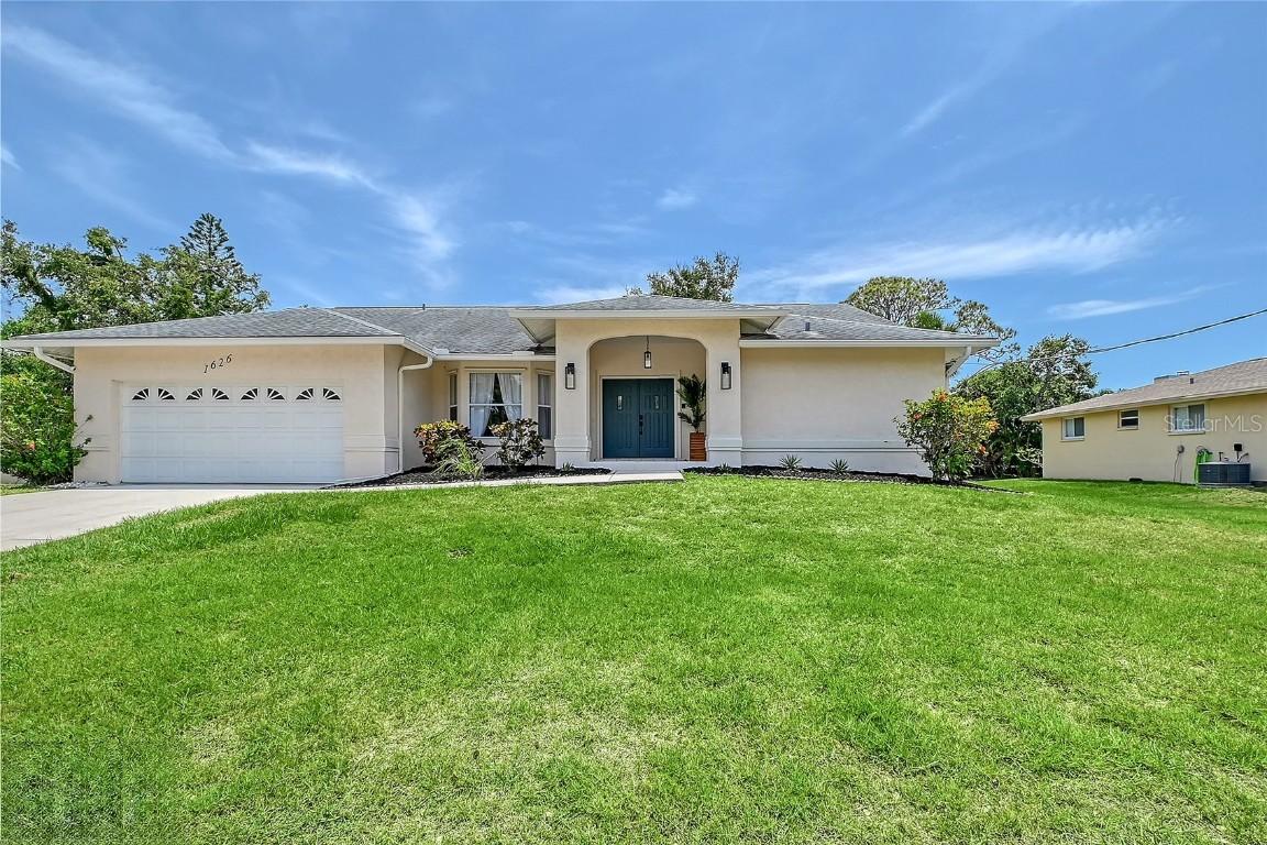 1626 Ridgewood Ln., Sarasota, FL 34231