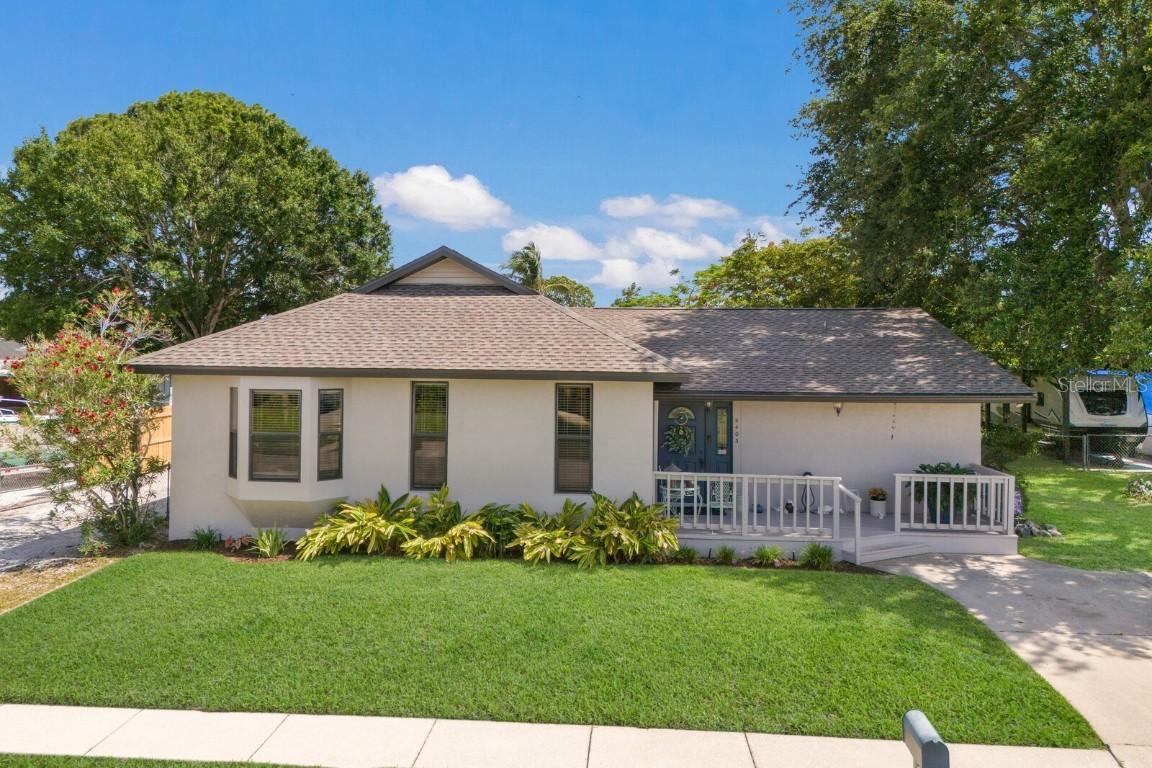 5403 2nd Ave., Bradenton, FL 34209