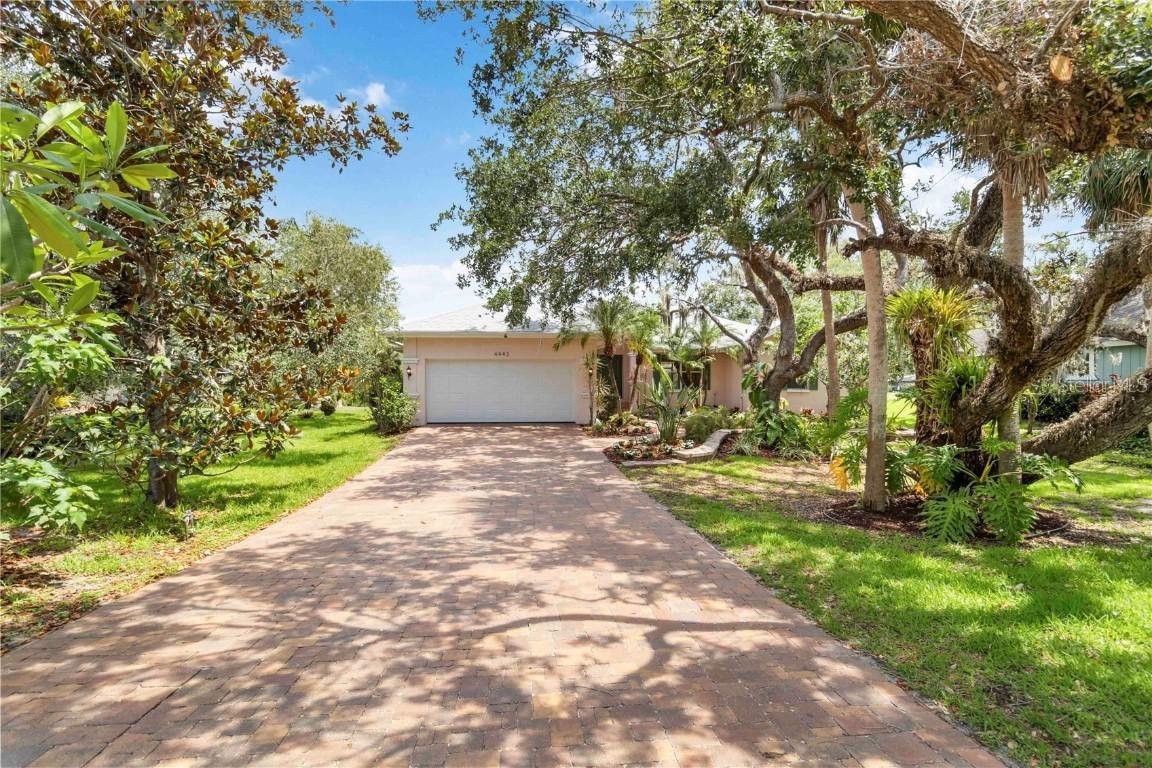 4443 Robin Hood Tr., Sarasota, FL 34232