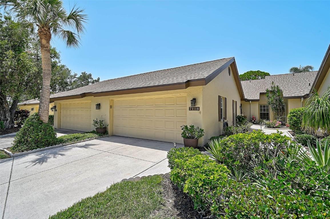 7118 Lakeside Dr., Sarasota, FL 34243