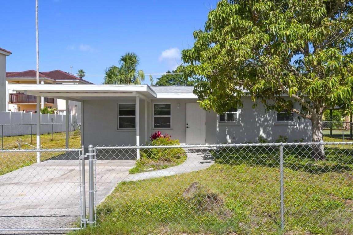 2739 Palmadelia Ave., Sarasota, FL 34234
