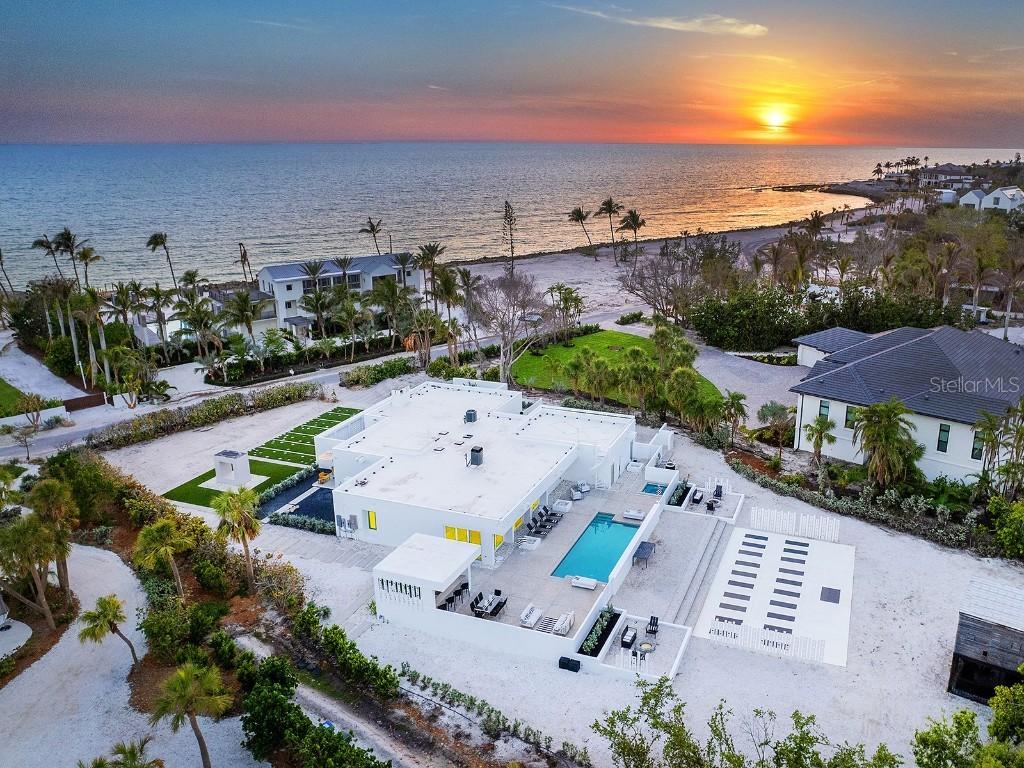 7647 Sanderling Rd., Sarasota, FL 34242