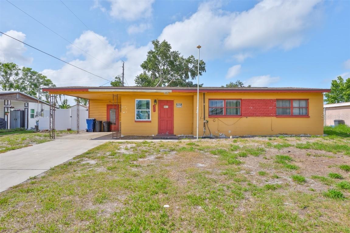 2312 Emory Ave., Bradenton, FL 34207