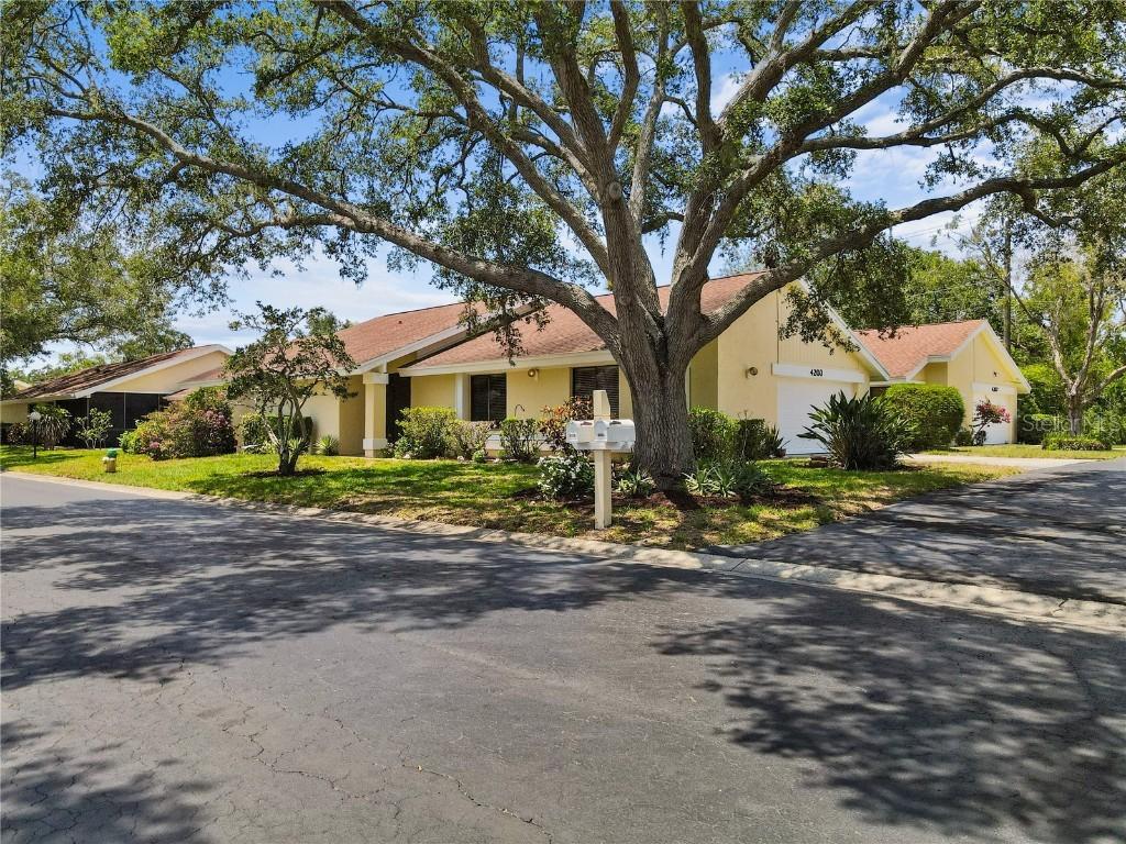 4203 Carriage Dr. #27, Sarasota, FL 34241