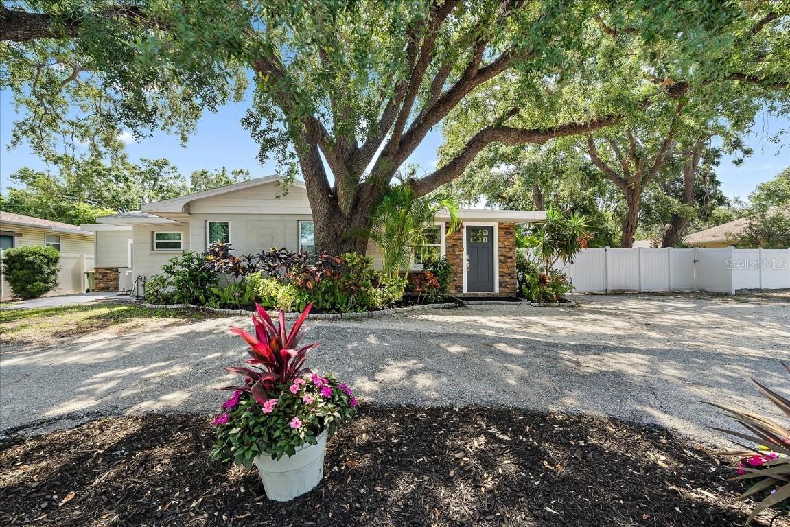 1019 S Tuttle Ave., Sarasota, FL 34237