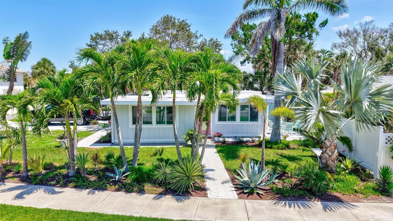 643 Calle Del Otono, Sarasota, FL 34242