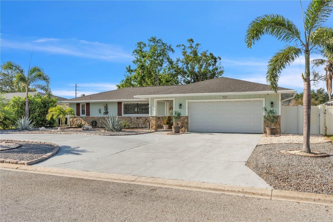 7205 Pointe West Blvd., Bradenton, FL 34209