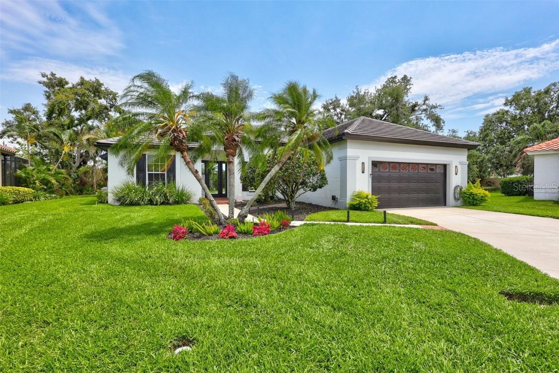 5285 Far Oak Cir., Sarasota, FL 34238