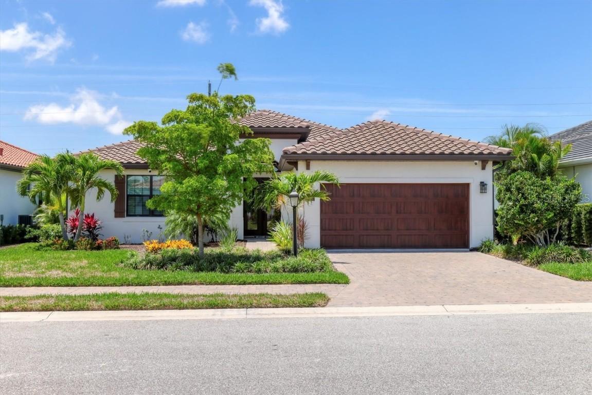 8020 Clearwater Ct., Sarasota, FL 34241