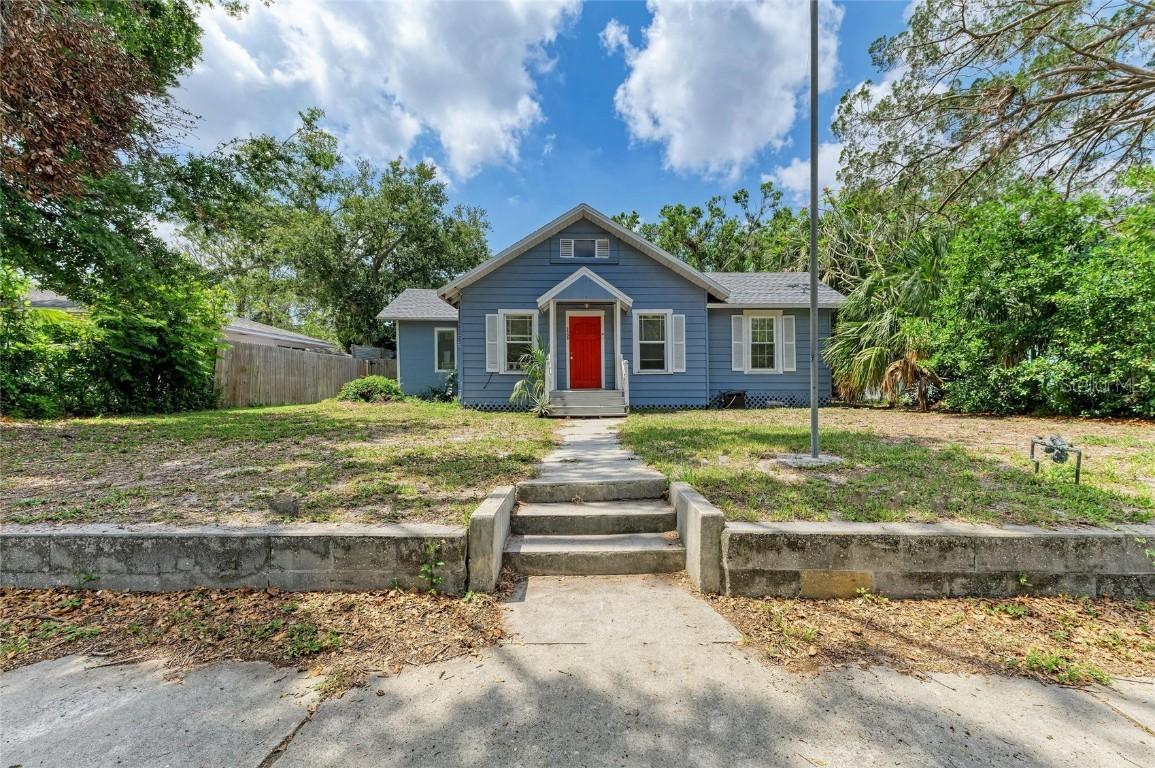 2509 8th Ave., Bradenton, FL 34205