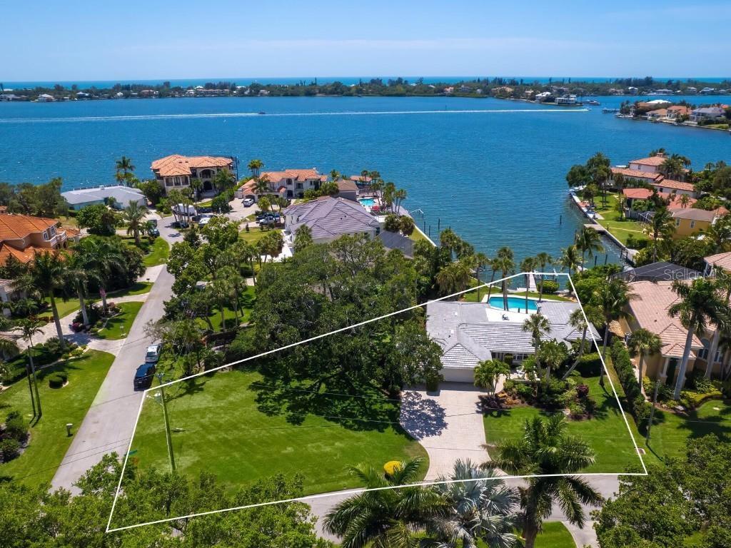 7614 Peninsular Dr., Sarasota, FL 34231