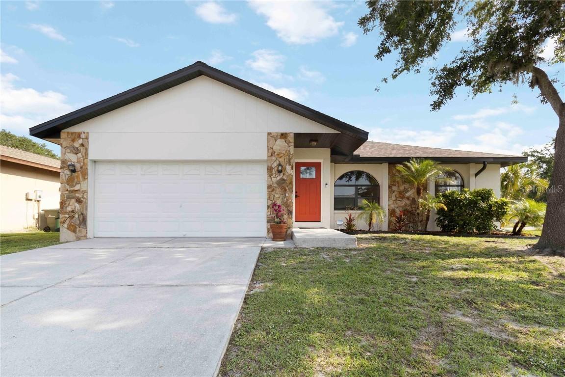 2477 Wood Oak Dr., Sarasota, FL 34232