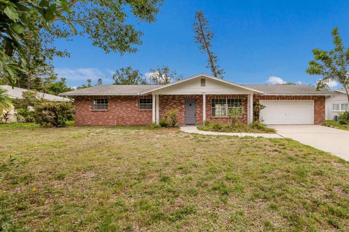 7803 2nd Ave., Bradenton, FL 34209