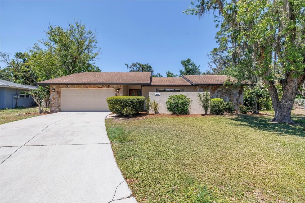 435 Whispering Oaks Ct., Sarasota, FL 34232