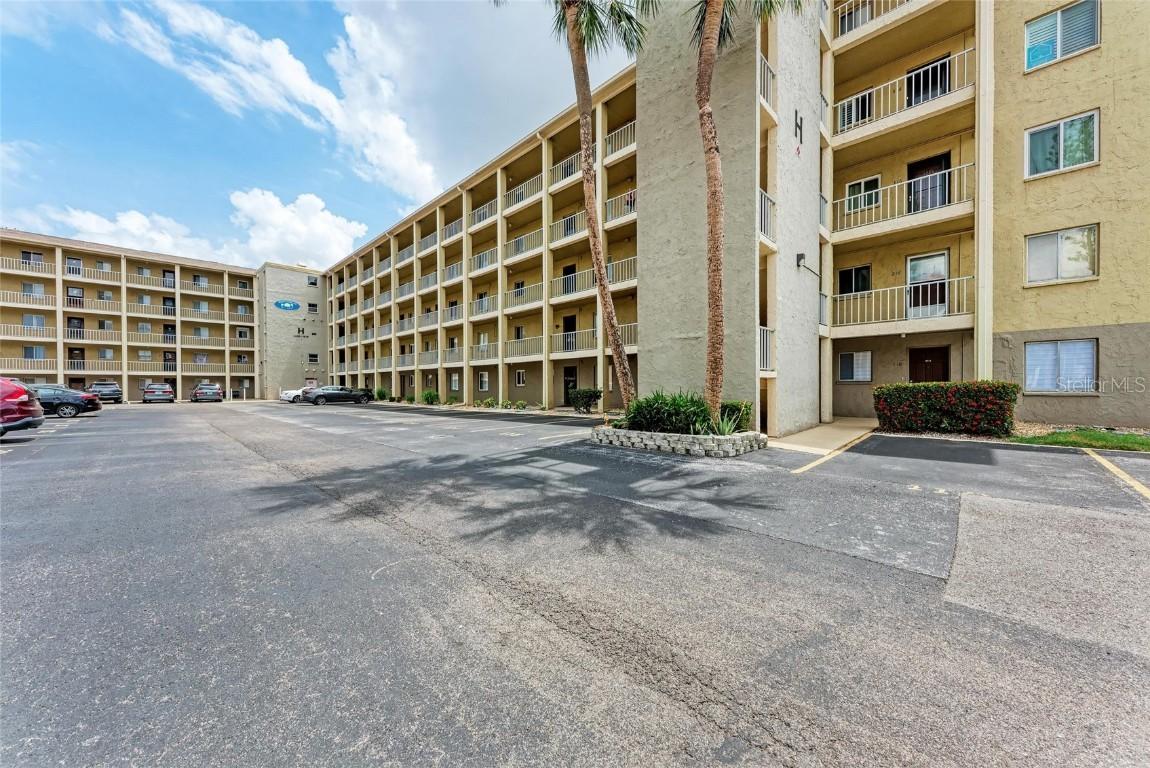 3801 Lake Bayshore Dr. #H413, Bradenton, FL 34205