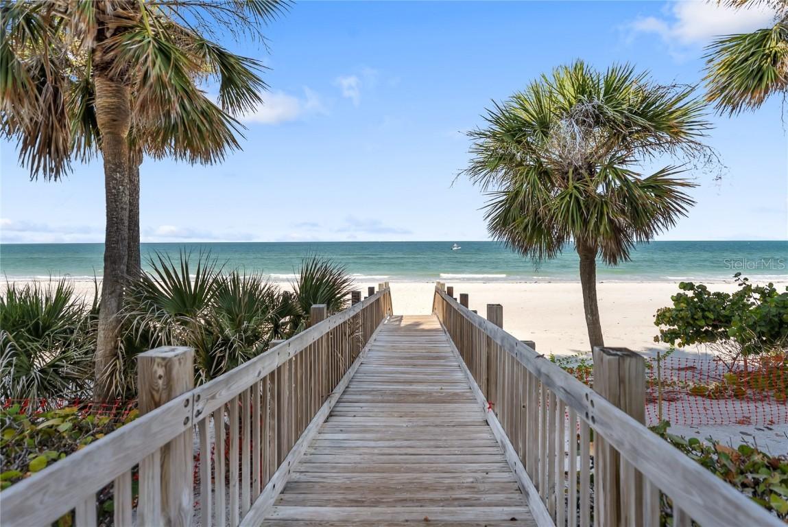1800 Benjamin Franklin Dr. #B1009, Sarasota, FL 34236