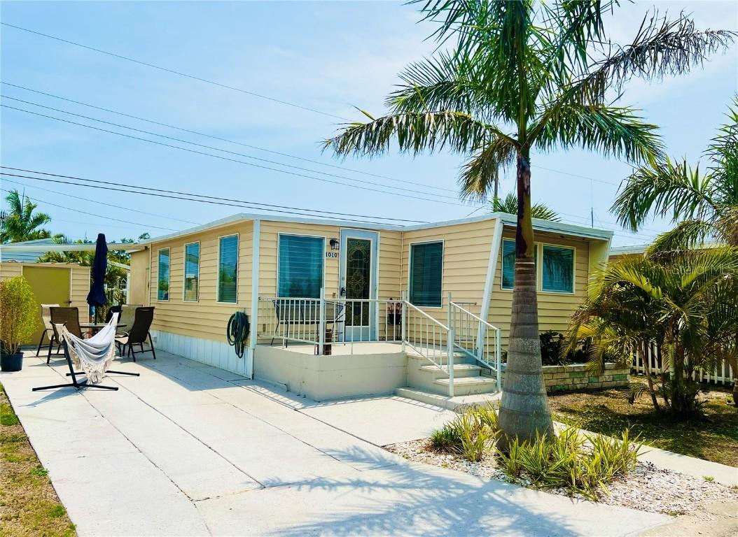 1010 49th Ave., Bradenton, FL 34207