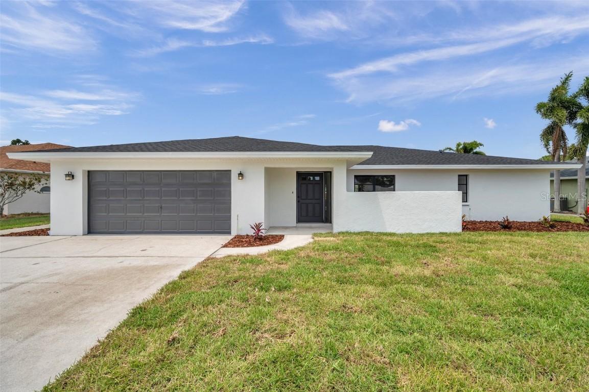5125 Palm Aire Dr., Sarasota, FL 34243