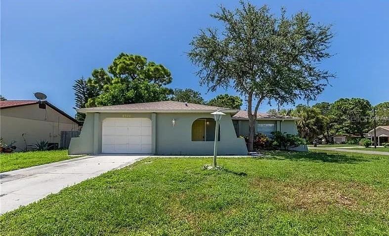 8730 Filson Pl., Sarasota, FL 34231
