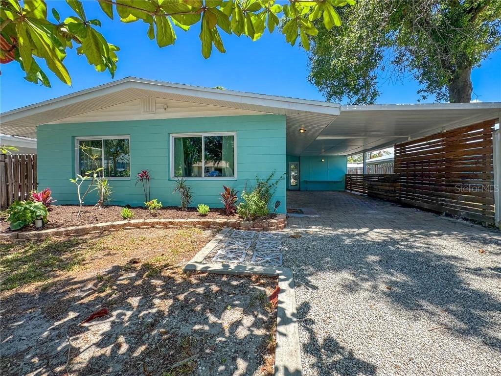 302 Pavonia Rd., Nokomis, FL 34275
