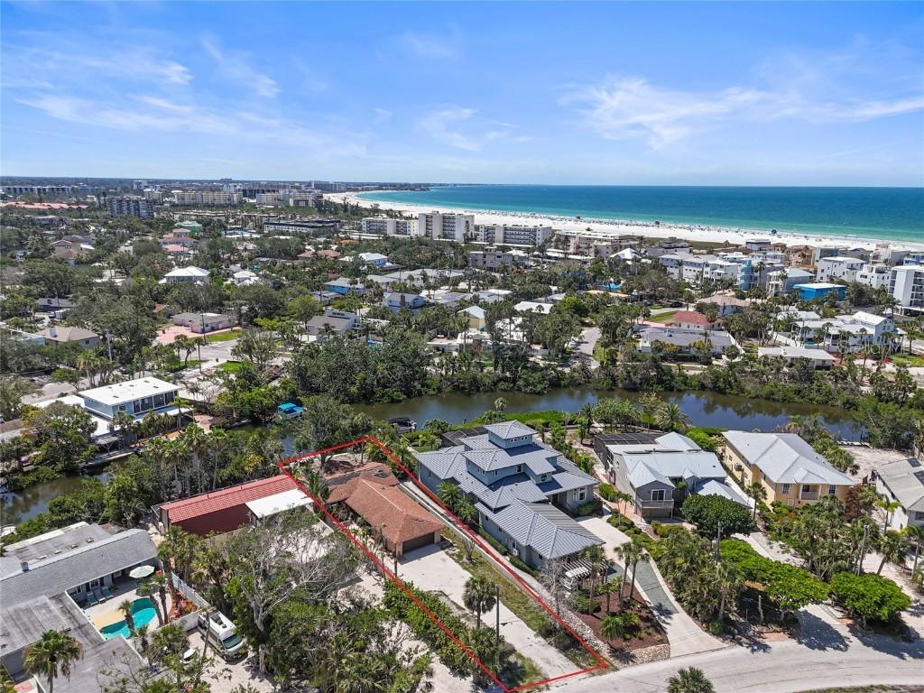 30 Island Cir., Sarasota, FL 34242
