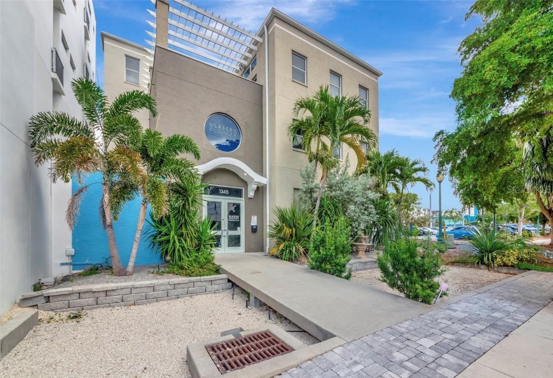 1345 2nd St., Sarasota, FL 34236
