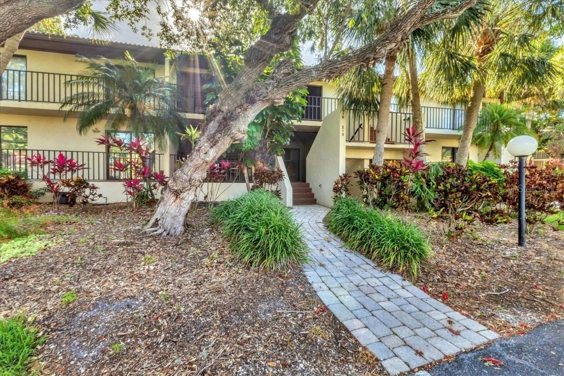 6501 Mourning Dove Dr. #215, Bradenton, FL 34210