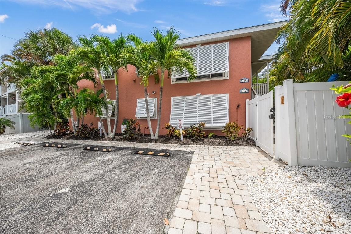 308 Canal Rd., Sarasota, FL 34242