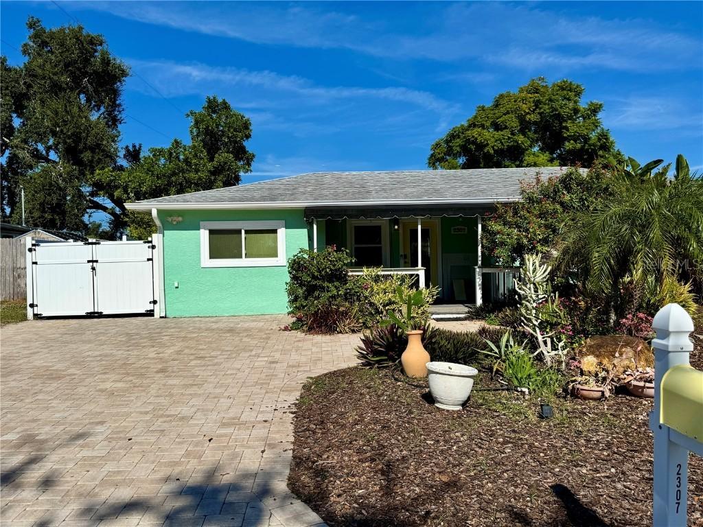 2307 Colgate Ave., Bradenton, FL 34207