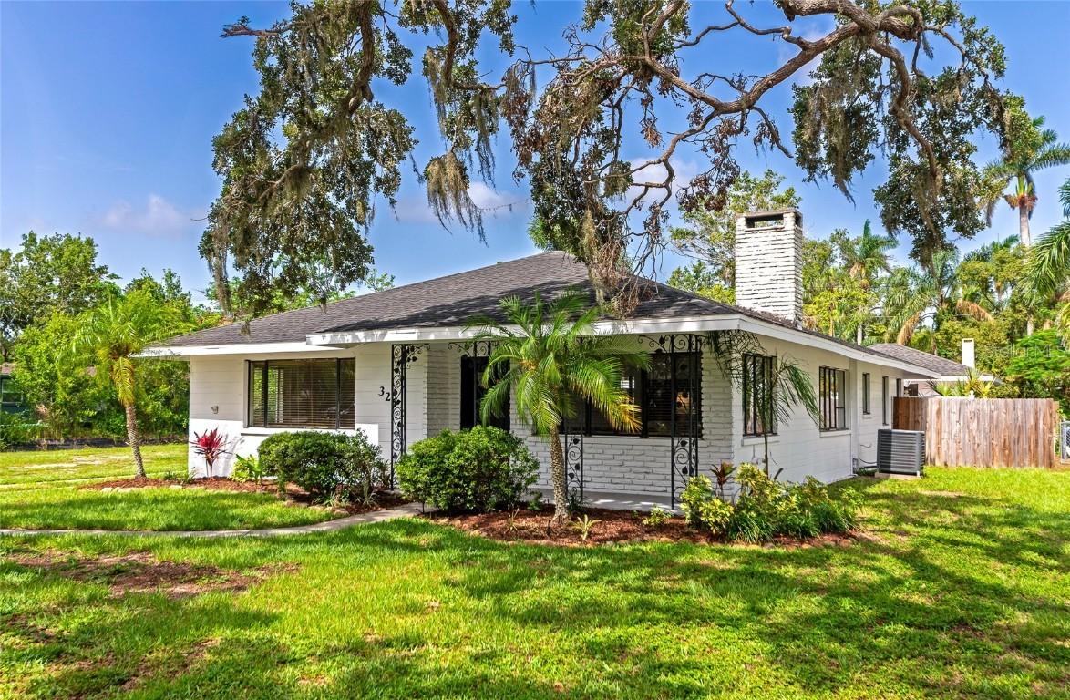 326 25th St., Bradenton, FL 34205