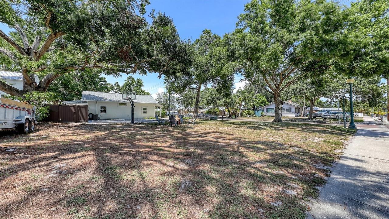 8th St., Sarasota, FL 34237